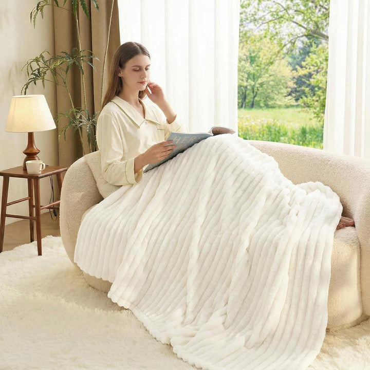 WAVVE Kuscheldecke Flauschig Decke - 150x200cm - Cream - Weiche Flanell Fleecedecke, Sofadecke & Cou
