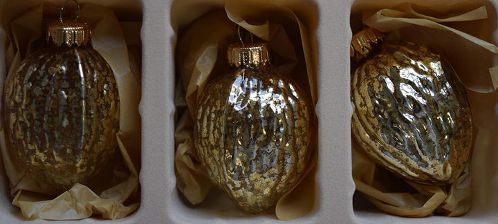 Dekohelden24 Lauschaer Christbaumschmuck - 9er Set, Zapfen - Eicheln - Walnüsse, 8 cm in Gold mit go