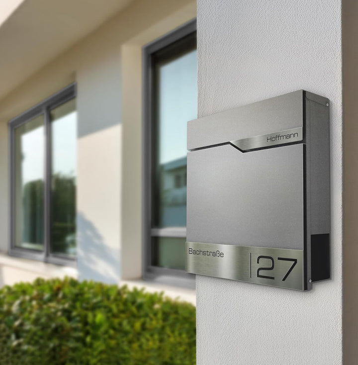 Metzler Briefkasten Graualuminium RAL9007 mit Zeitungsfach, personalisiert mit Edelstahl V2A Namenss