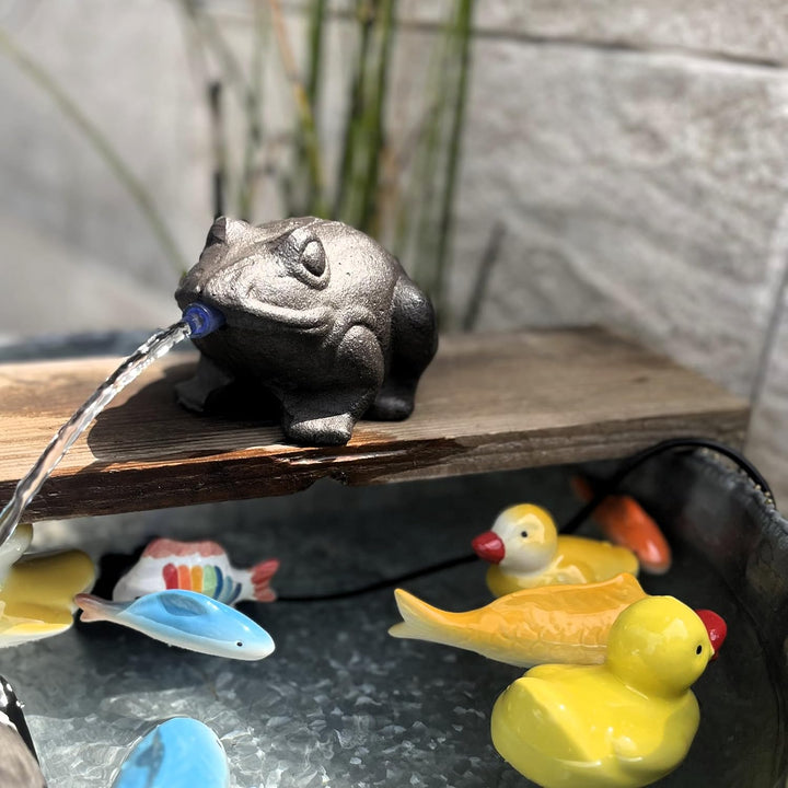Wasserspeier Frosch braun Guss mit Aussenpumpe | sehr massive Ausführung 940 gr.