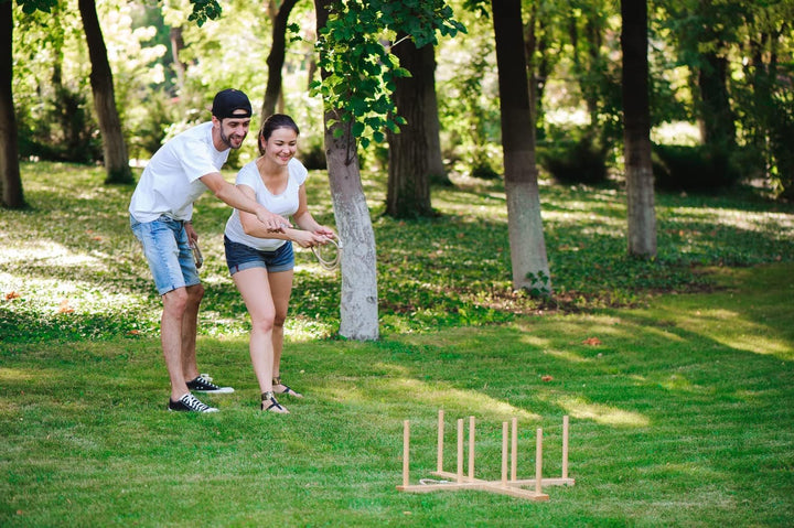Idena - Ringwurf-Spiel aus Holz mit 9 Spielstäben und 4 Ringen aus Sisal, Geschicklichkeits-Spiel fü