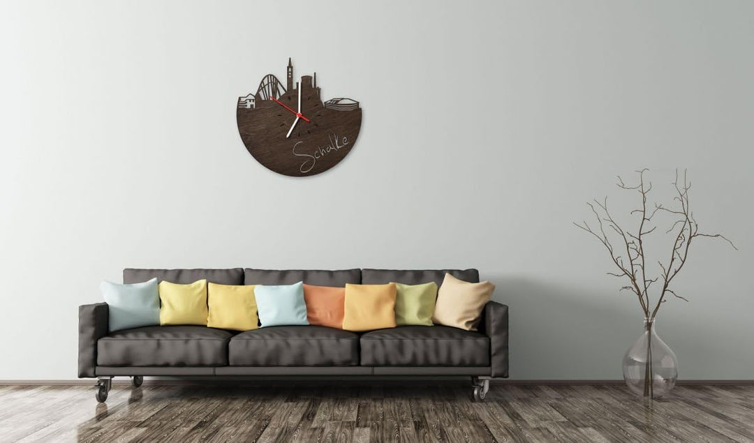 GRAVURZEILE Skyline Schalke Wanduhr aus geräuchertem Eichen-Holz - Design Uhr aus Echtholz - Origine