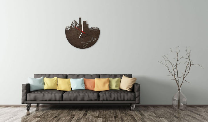 GRAVURZEILE Skyline Schalke Wanduhr aus geräuchertem Eichen-Holz - Design Uhr aus Echtholz - Origine