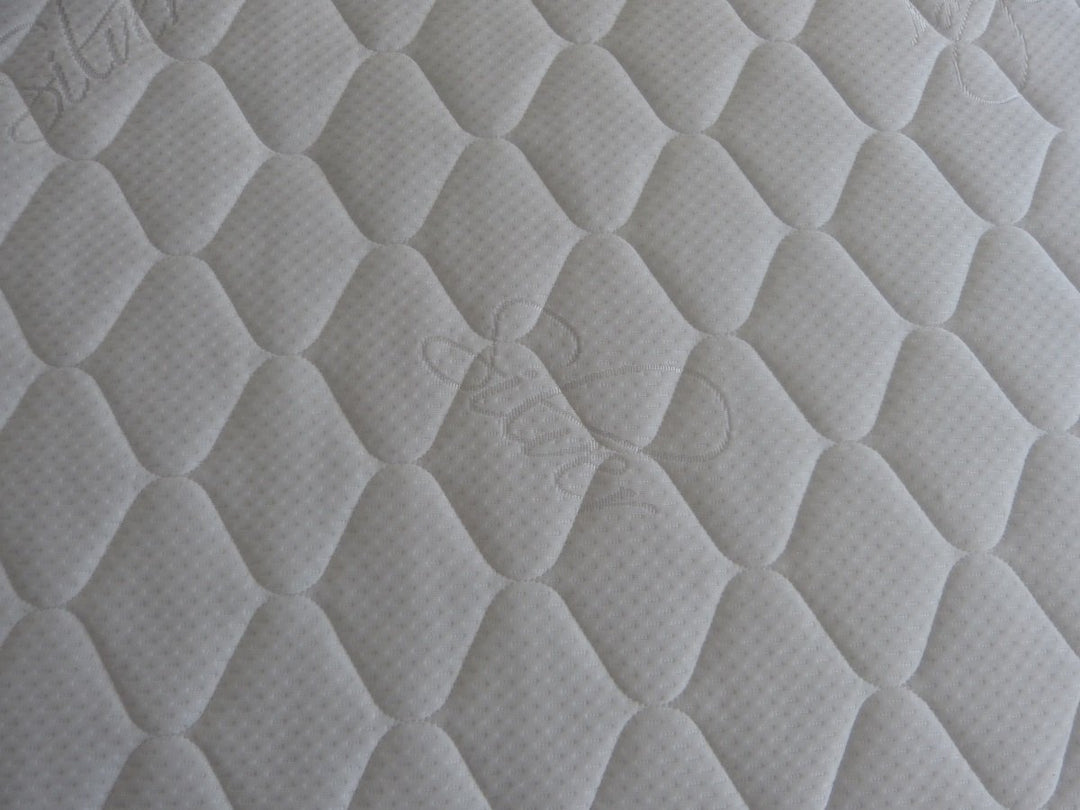 Matratzenbezug 90 x 200 cm. Matratzenschoner versteppt mit Reissverschluss für eine Matratze (90 x 2