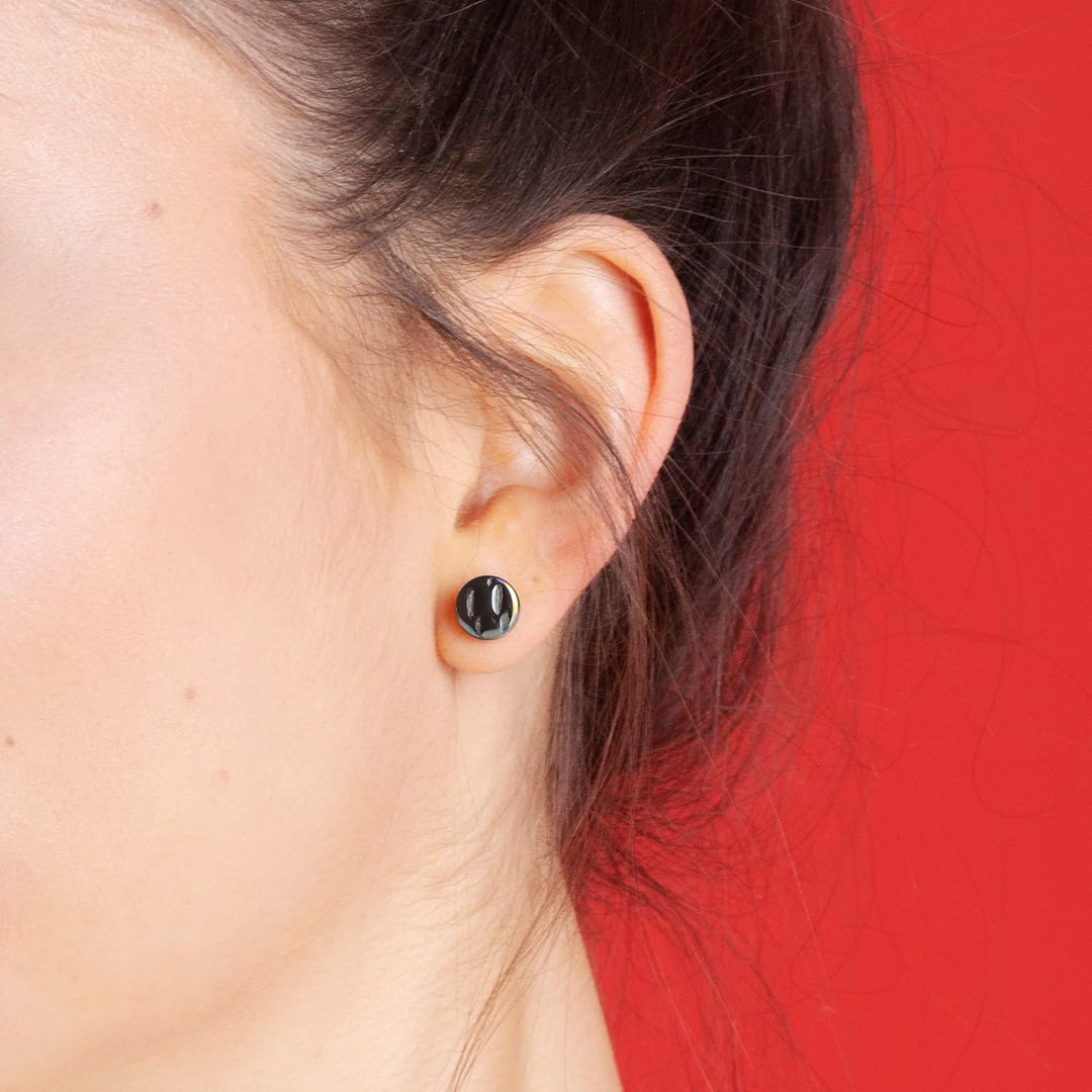 Runde Ohrstecker mit dunkelgrauem Stein in Perlmuttoptik • Bunte Ohrringe für Damen • Nachhaltiger M