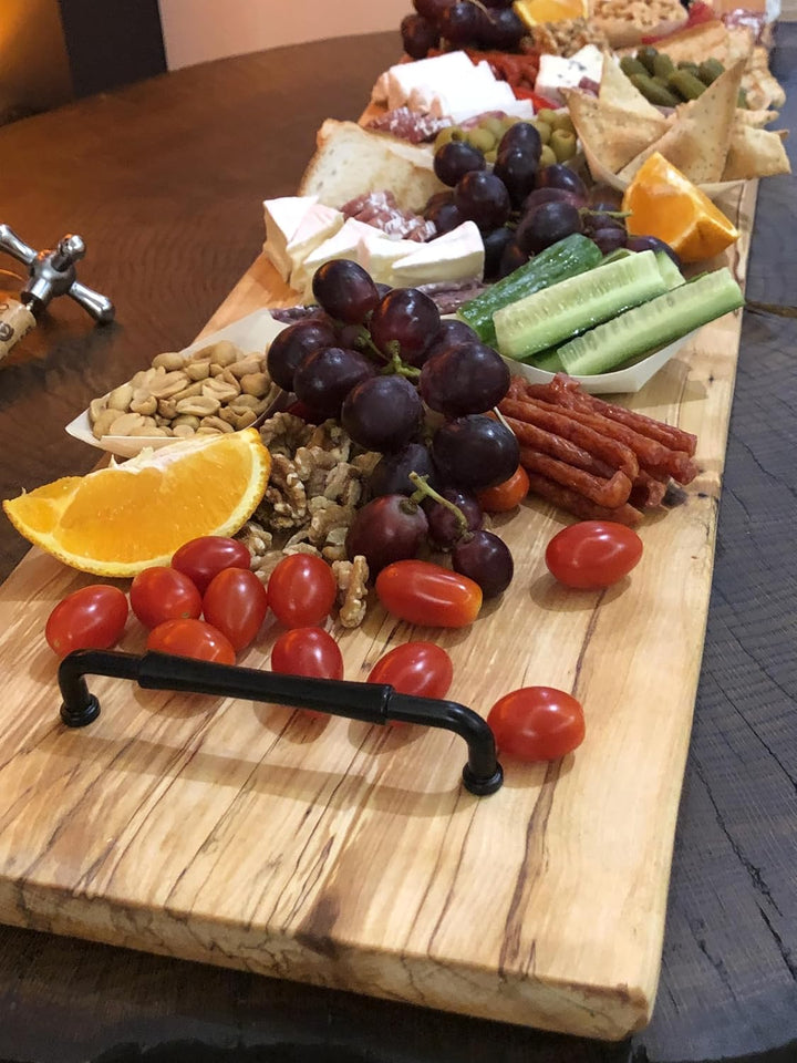 Weeco.Rustikales Holz-Servierbrett mit Griffen, 95 x 24 cm, Käsebrett für Antipasti und Snacks, Hand