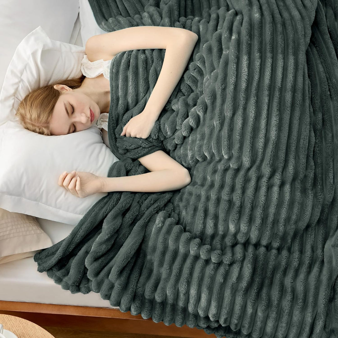 BEDSURE kuscheldecke 220x240 - Tagesdecke, Wolldecke & Fleecedecke, Sofadecke, Weiche Warme Grobe Ko