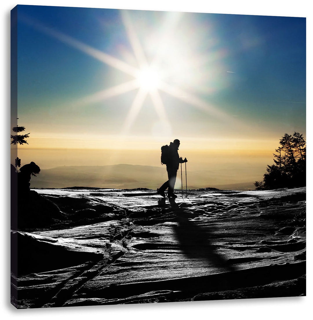 Pixxprint Ski Langläufer auf Berg schwarz/weiss, Format: 70x70 auf Leinwand, 70x70