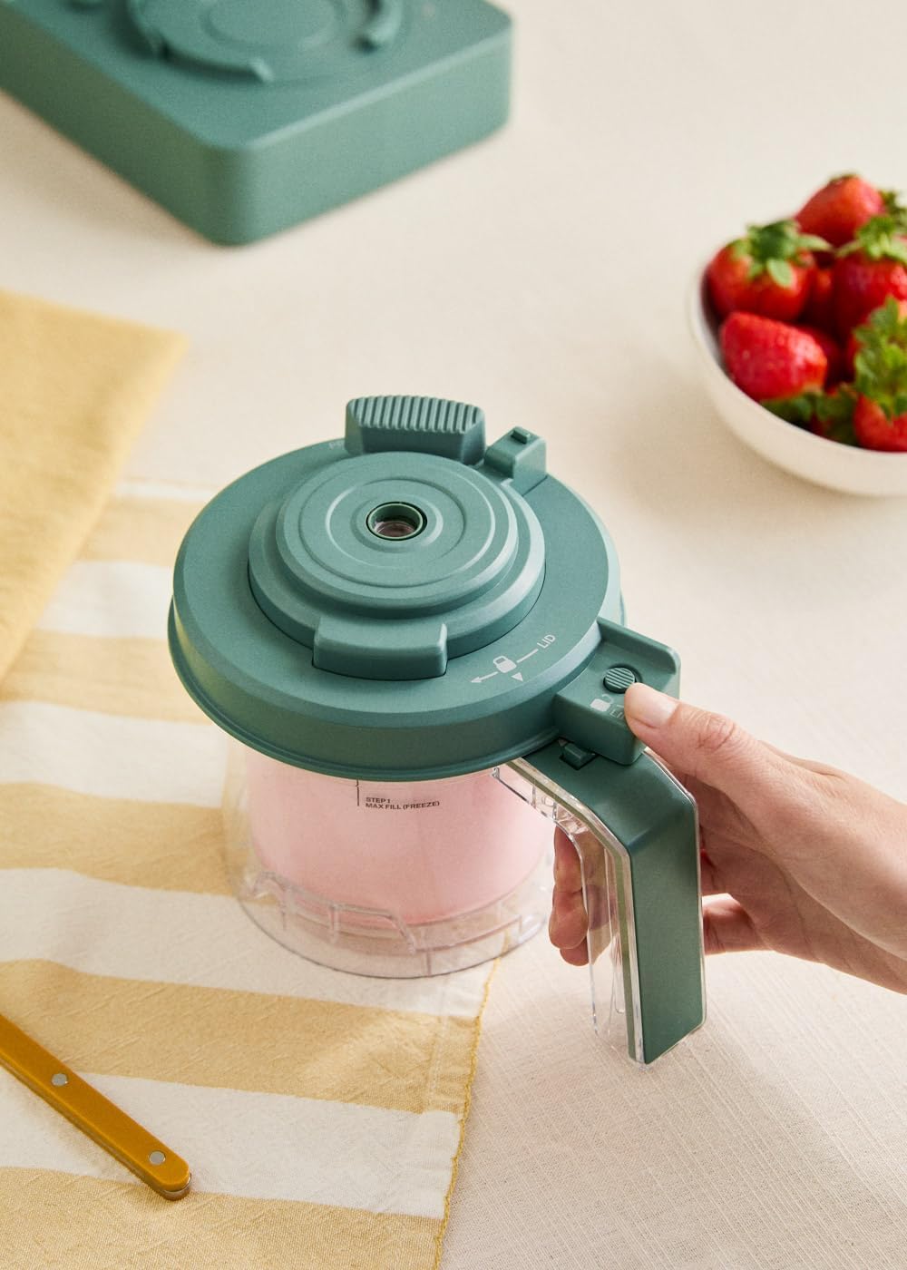 CREATE ICE CREAM MAKER STUDIO / Multifunktions-Eismaschine, 600 ml, 3 Behälter, Salbeigrün / Magnetv