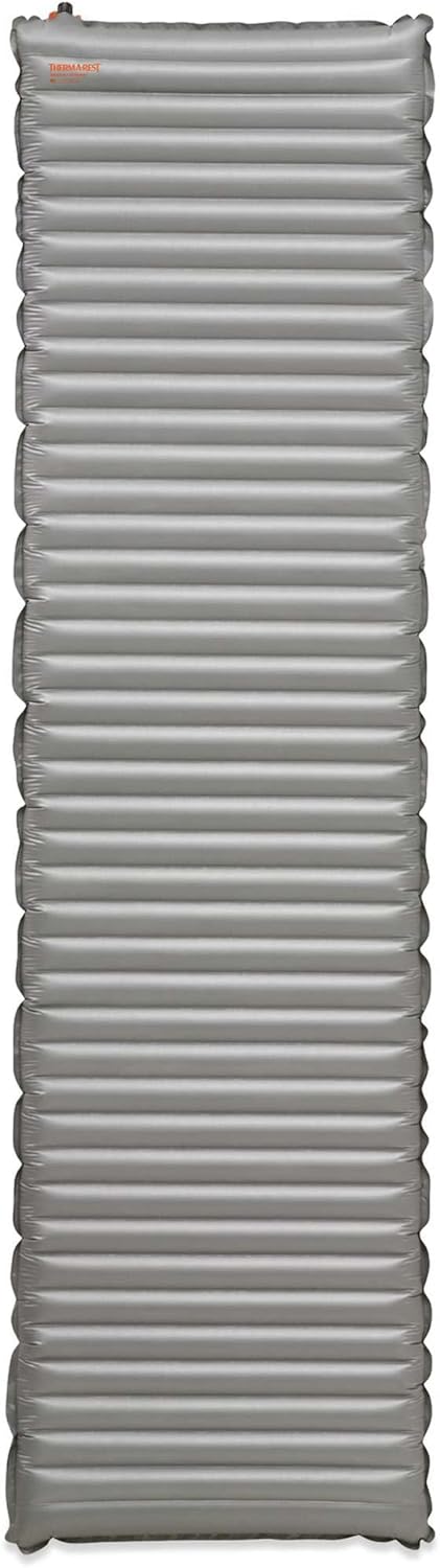 Therm-a-Rest NeoAir XTherm MAX Isomatte für Camping und Rucksackreisen Regular Wide - 25 x 72 Inches