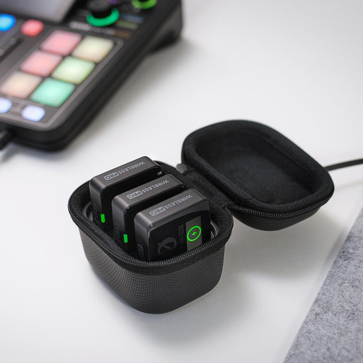 Rode Wireless Pro Digitales 2-Kanal Drahtlos-Mikrofonset + Interview PRO Handmikrofon + keepdrum Fel