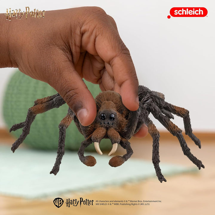 SCHLEICH Harry Potter | Aragog 13987 | Spinnenfigur mit 8 Augen | als Harry Potter Deko oder Sammelf