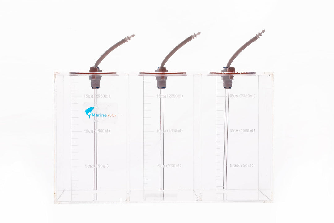Marinefarbener, aus Acryl gefertigter Flüssigkeitsaufbewahrungseimer mit Dosierpumpe und automatisch