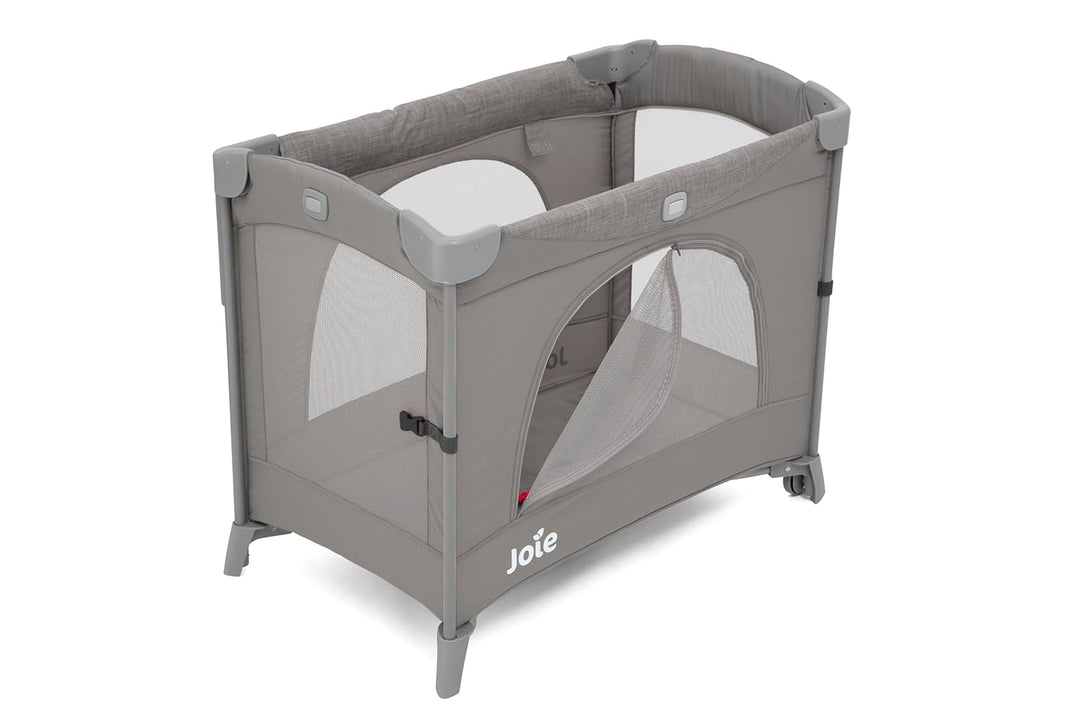 Joie Kubbie™ Sleep Reisebett, 2-in-1 Beistellbett, absenkbare Seite, herausnehmbarer Einsatz, kompak