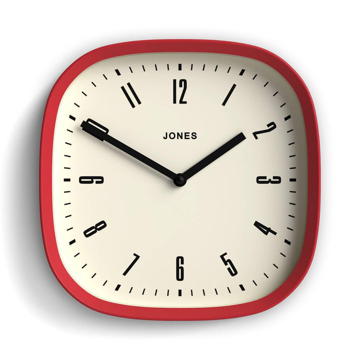JONES CLOCKS Quadratische Retro-Wanduhr aus hochwertigem Acryl, The 'Marvel' in Rot, 25 x 25 x 5 cm