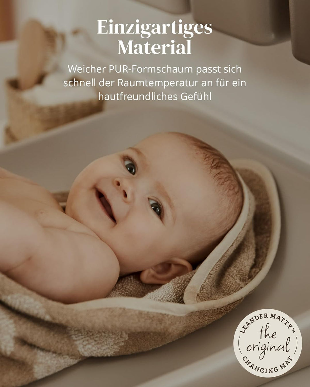 Leander Matty™ Wickelauflage 50x70 cm Cappuccino - Samtig-weiche Wickelunterlage - Wasserabweisend u