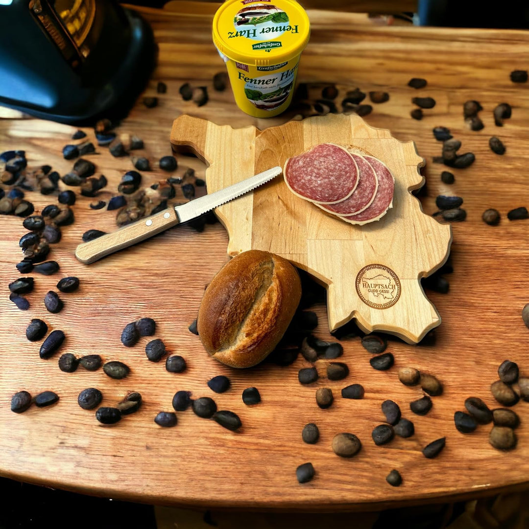 Saarlandbrett aus Holz, Frühstücksbrettchen mit der Skyline des Saarlandes, Geschenkidee aus dem Saa