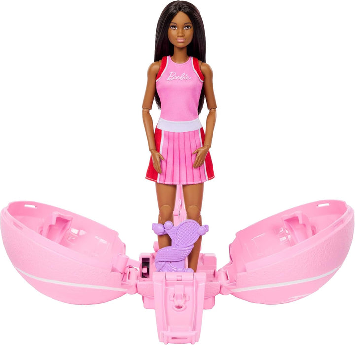 Barbie Team Roll & Reveal Tennisspielerin-Puppe und Zubehörteile mit brünetter Modepuppe, 8 Überrasc