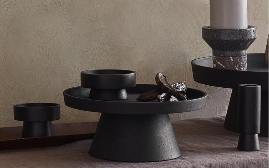 Broste Copenhagen Holger Kerzenplatte aus pulverbeschichtetem Alu, Farbe: Schwarz/matt, Masse: 24 x