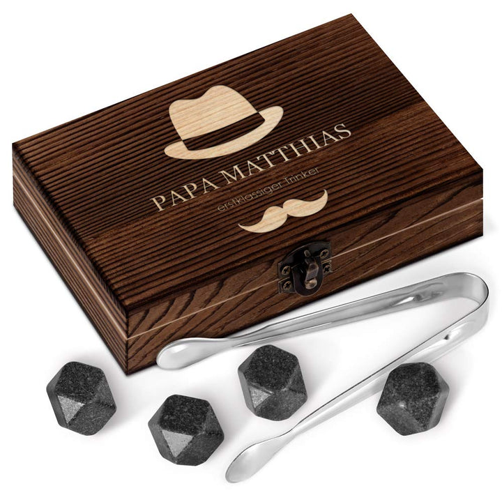 Maverton Whisky Steine Set - in Holzbox mit Gravur - 6 Eiswürfel + Zange + Velourbeutel - wiederverw