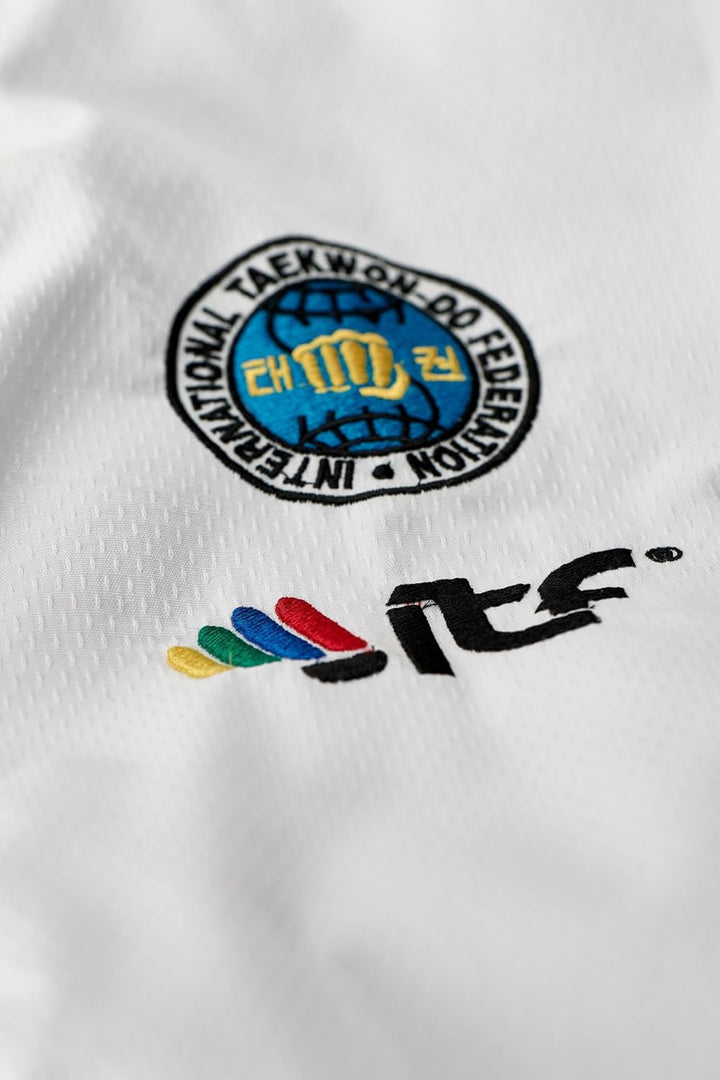 adidas Taekwondoanzug Quest ITF | Dobok mit neuem ITF Logo | für Kinder und Erwachsene | Leicht und