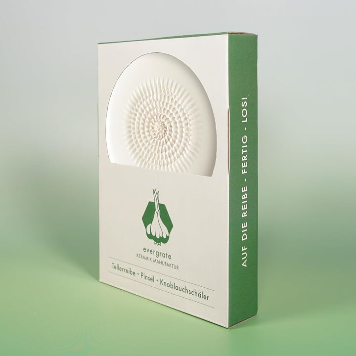 Evergrate® Keramikreibe Cremeweiss mit Geschenkbox – mit Reibe, Knoblauchschäler, Rezeptheft & Pinse