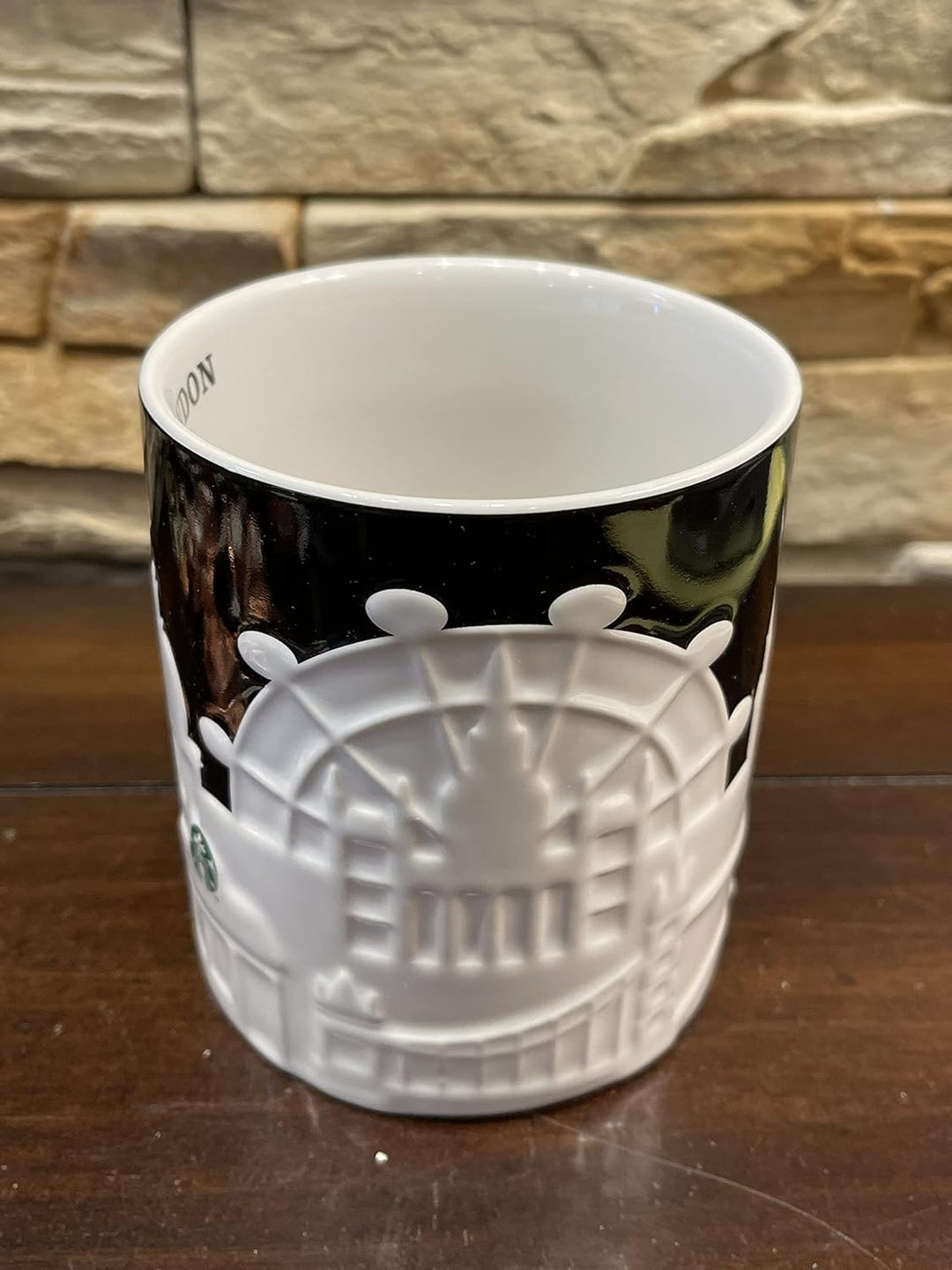 Starbucks Becher - London - Relief Kaffebecher, Höhe 10,5cm, Durchmesser 9,3cm. Steingut. Spülmaschi