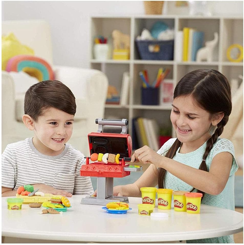 Play-Doh Kitchen Creations Grillstation Spielset für Kinder ab 3 Jahren mit 6 Farben und 7 Zubehörte