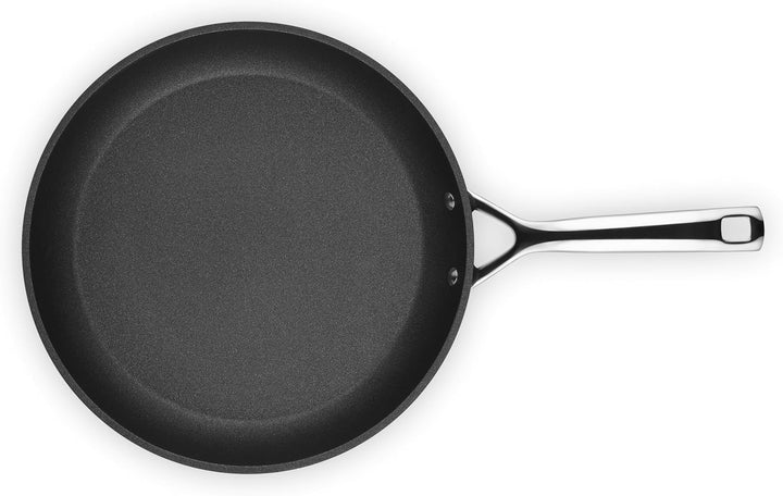 Le Creuset Aluminium-Antihaft flache Pfanne, Ø 30 cm, Für alle Herdarten inkl. Induktion geeignet, A