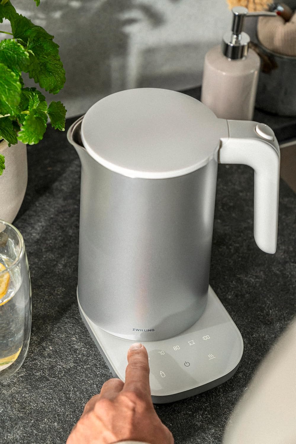 ZWILLING ENFINIGY Wasserkocher Pro mit 6 Temperatureinstellungen, Warmhaltefunktion, Edelstahl-Behäl