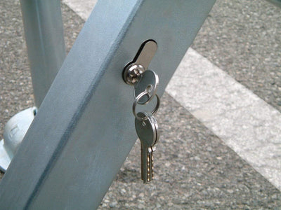 ARCO SRL 3-Fuss-Standard-Parkbügel - Parkplatzsperre, umlegbar mit Zylinderschloss, ARS480 Absperrbr