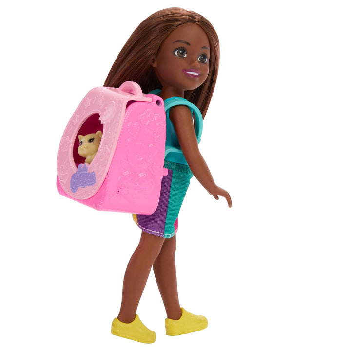 BARBIE Family & Friends Spielspass-Katzenrucksack brünette Chelsea-Puppe und Zubehör, einschliesslic
