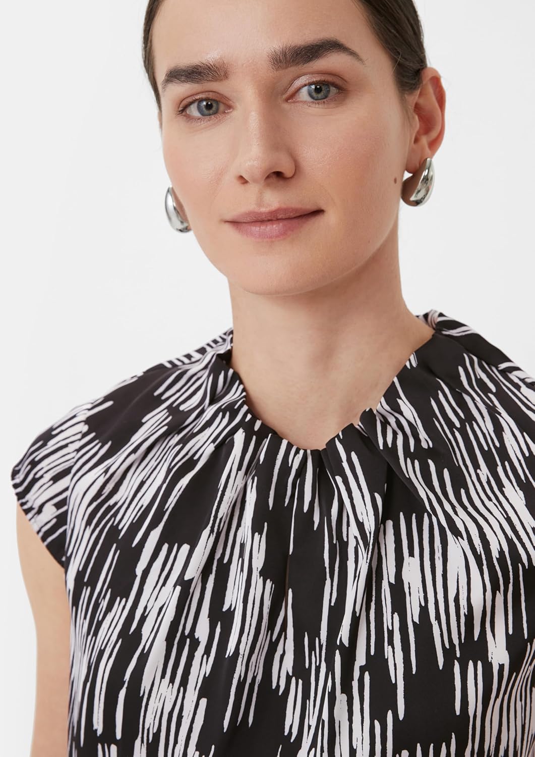 Comma Satinbluse mit Kappärmeln 34 99a7_schwarz, 34 99a7_schwarz
