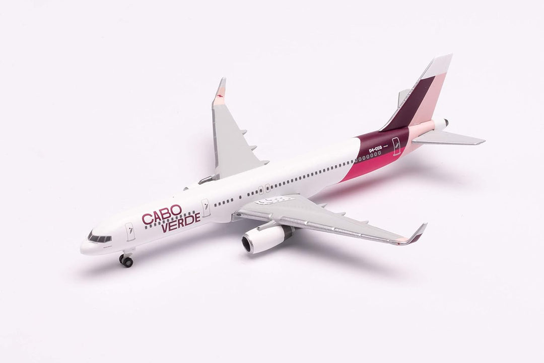 herpa 534598 Cabo Verde Airlines Boeing 757-200-Island of Santiago Colors – D4-CCG Baía de Tarrafal,