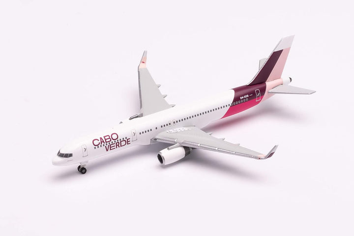 herpa 534598 Cabo Verde Airlines Boeing 757-200-Island of Santiago Colors – D4-CCG Baía de Tarrafal,
