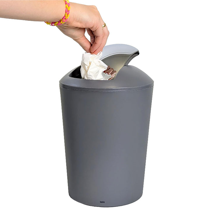 kela Schwingdeckeleimer grau, Kosmetikeimer 5l mit Schwingdeckel, Kunststoff, MARTA, Mülleimer Badez
