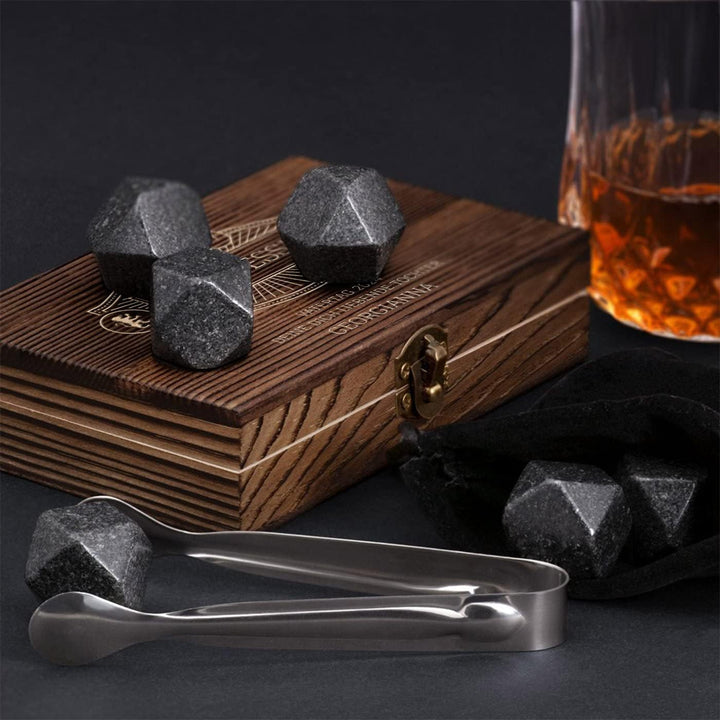 Maverton Whisky Steine Set - in Holzbox - personalisiert - 6 Eiswürfel + Zange + Velourbeutel - Kühl