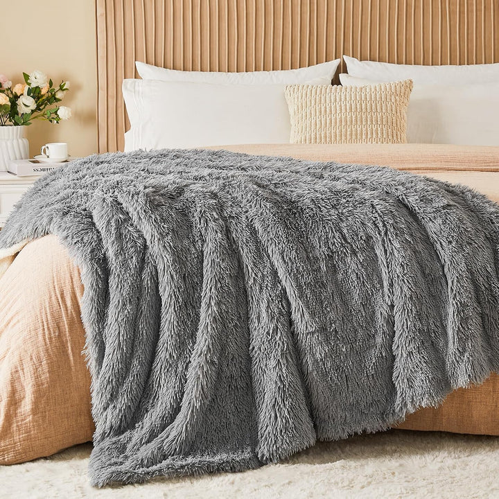 EMME Faux Kuscheldecke Flauschig, 150 x 200 cm, Felldecke, Pelz Wolldecke, Wohndecke, Super Weich, P