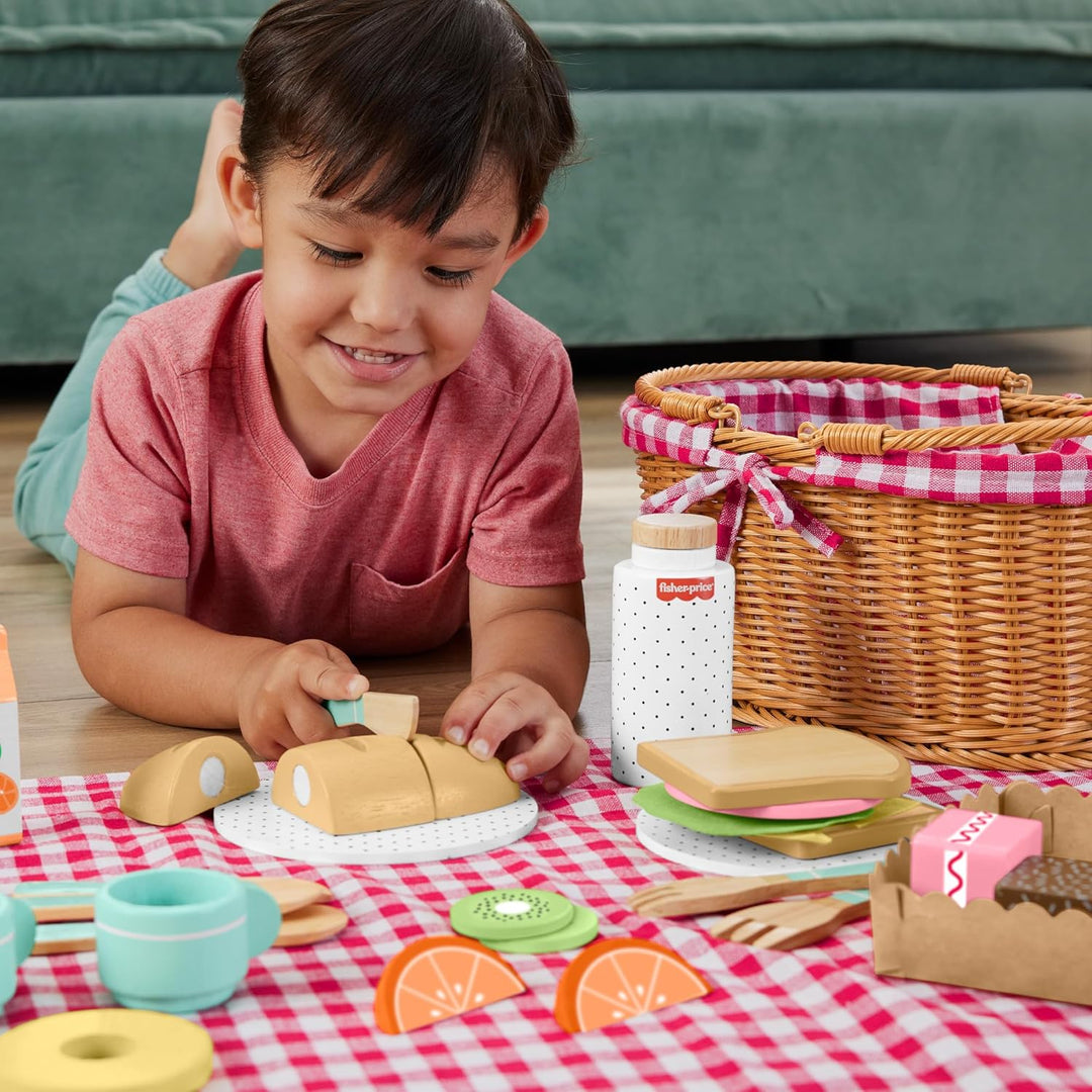 Fisher-Price Picknickkorb-Set aus Holz für Rollenspiele, 31 Holzteile für Kindergartenkinder ab DREI