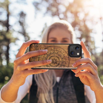 Carveit Holz Handyhülle für iPhone 15 Handyhulle kompatibel mit MagSafe Massivholz für Apple 15 Hand