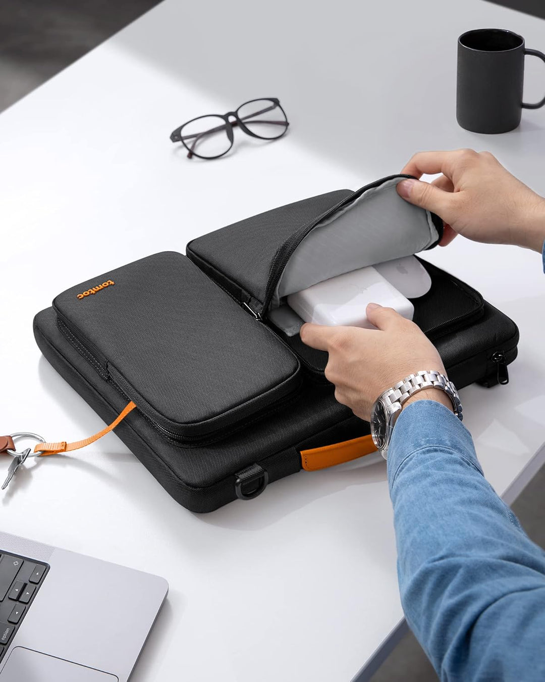 tomtoc Unisex A42-c02d Laptop-Umhängetasche, Schwarz 13 Inch for New MacBook Air & Pro Schwarz, 13 I