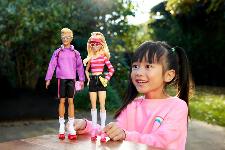 Barbie Fashionistas-Set mit 2 Modepuppen und 6 Zubehörteilen, Barbie und Ken Rollschuh-Modepuppen, S
