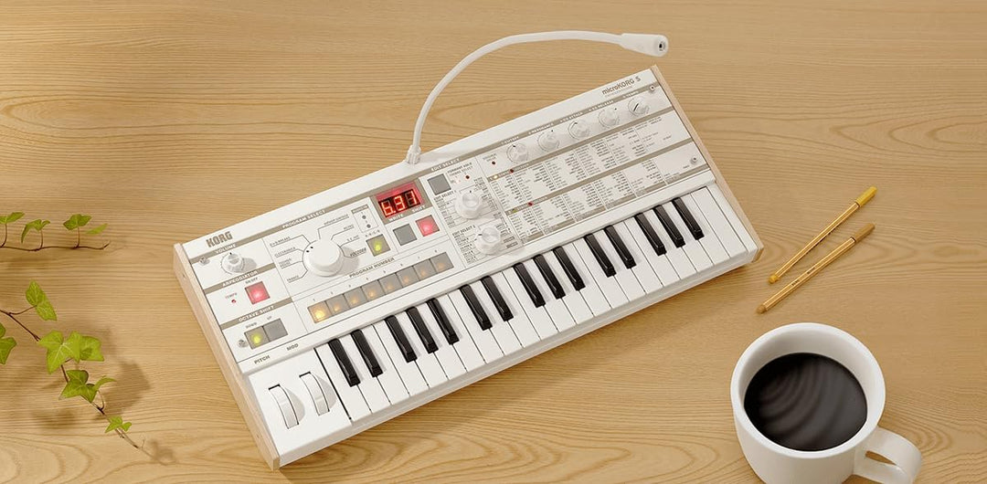 Korg - MICROKorgS - 37 Key Analogue Modelling Synthesizer with Vocoder - White 37 Key MicroKORG S Wh