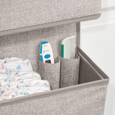 mDesign 2er-Set Hängeaufbewahrung mit 3 Taschen - Kinderzimmer Aufbewahrung für Stofftiere, Windeln