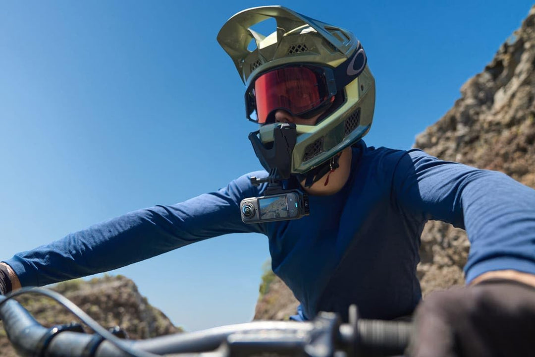 insta360 X5 Essentials Bundle – 8K wasserdichte 360°-Action-Kamera, geringe Helligkeit, unsichtbarer