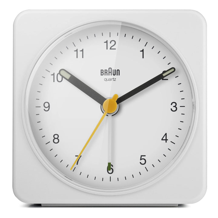 Braun Klassischer analoger Wecker mit Schlummerfunktion und Licht, ruhiges Quarzuhrwerk, Crescendo-A