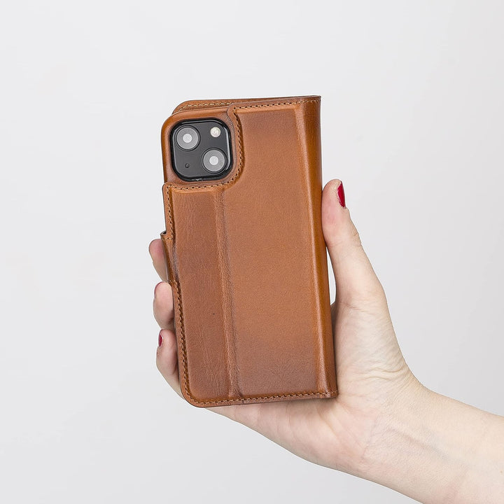 Solo Pelle Lederhülle kompatibel für iPhone 13 in 6.1 Zoll abnehmbare Hülle (2in1) inkl. Kartenfäche