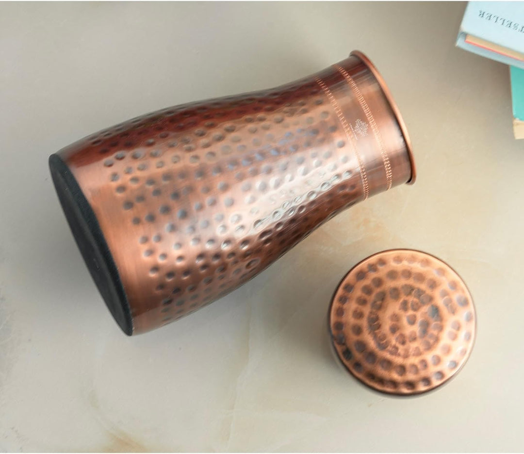 INDIAN ART VILLA Pure Copper Schlafzimmer Wasserflasche mit eingebautem Glas, gehämmertes Antik-Desi