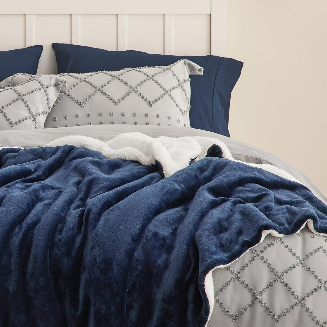 BEDSURE Decke Sofa Kuscheldecke Marine Blau - warm Sherpa Sofaüberwurf Decke, Dicke Sofadecke Couchd