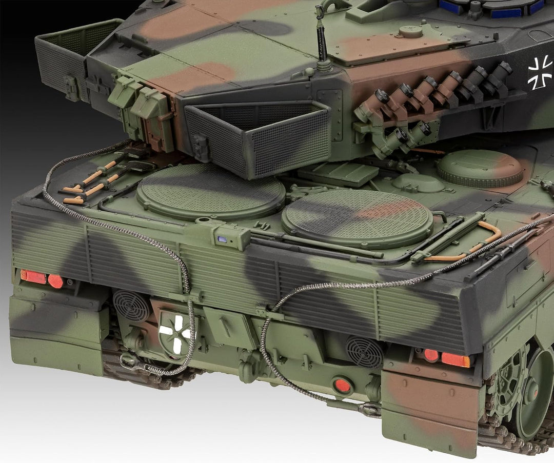 Revell Modellbausatz I Leopard 2 A6M+ I Detailreicher Level 5 Panzerbausatz I 250 Teile I Massstab 1